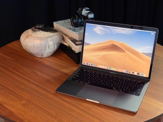 Macbook pro 13-inch,1.4ghz/quadcore i5 8/256 (2019)