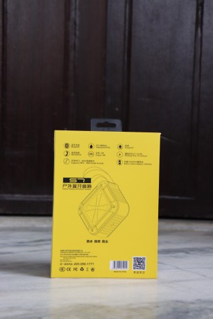 outdoor-waterproof-bluetooth-speaker-big-2