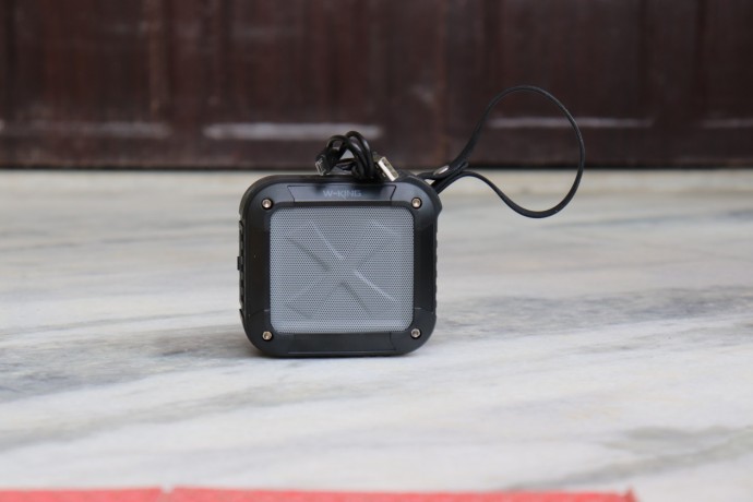 outdoor-waterproof-bluetooth-speaker-big-0
