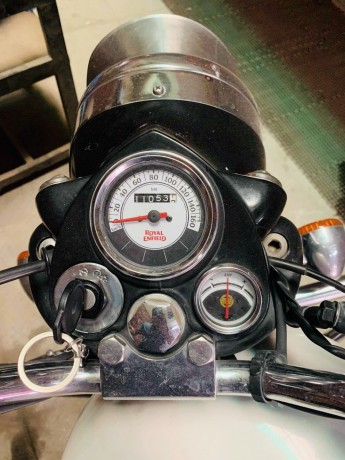 royal-enfield-classic-350-90lot-big-1