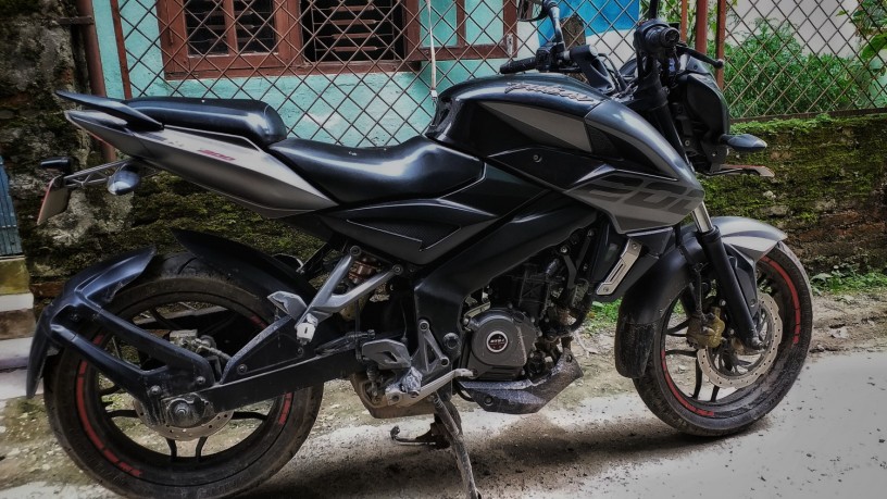 pulsar-ns200-92-lot-big-2