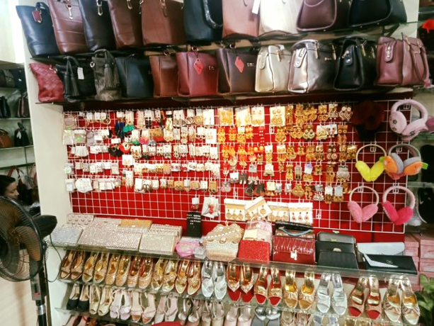 ladies-shoes-bag-shop-for-sale-big-3
