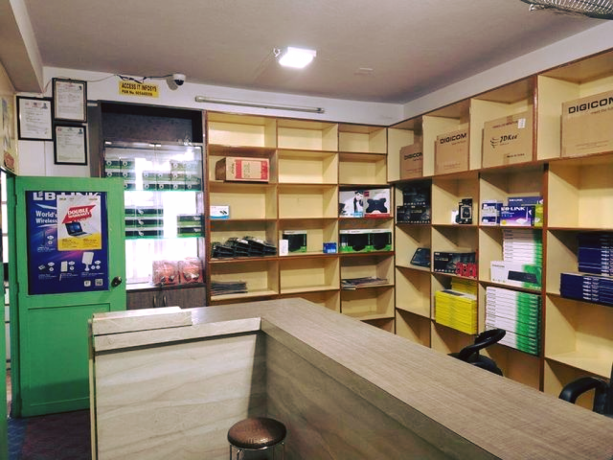 computer-shop-for-sale-big-3