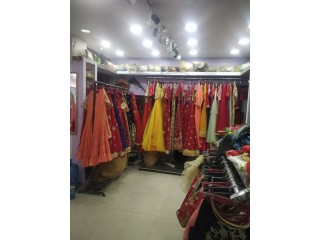 नयाँ बानेश्वरमा चलिरहेको Boutique बिक्रीमा