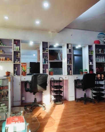bl-l-beauty-parlor-l-l-b-big-0