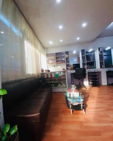 bl-l-beauty-parlor-l-l-b-big-2