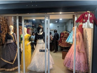 लगनखेलमा चलिरहेको Boutique बिक्रीमा