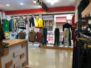 न्युरोड खिचापोखरीमा चलिरहेको Gents Fancy Shop सुलभ मुल्यमा बिक्रीमा