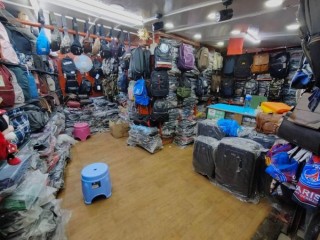 लगनखेलमा चलिरहेको Bag Shop सुलभ मुल्यमा बिक्रीमा