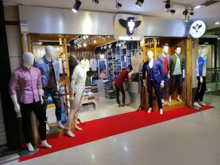 न्युरोड खिचापोखरीको व्यापारिक Mall मा चलिरहेको Gents Fancy Shop सुलभ मुल्यमा बिक्रीमा