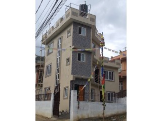 2.5 storey building for rent