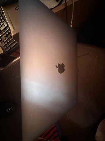 apple-macbook-air-m1-8256-big-0